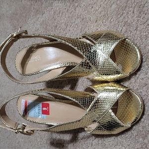 MK Women Heels 👠 Gold Size 9